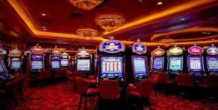 Người chơi Việt Nam trải nghiệm slot nổ hũ trên điện thoại di động